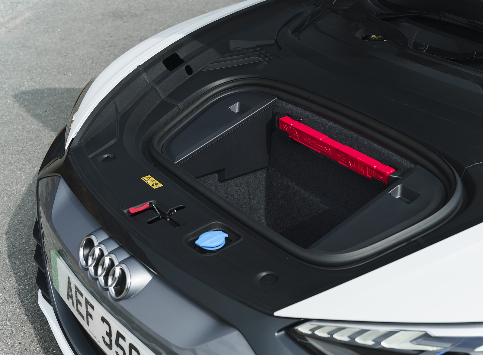 2022 Audi e-tron GT (UK-Spec) Front Storage Compartment Wallpapers #33 of 49