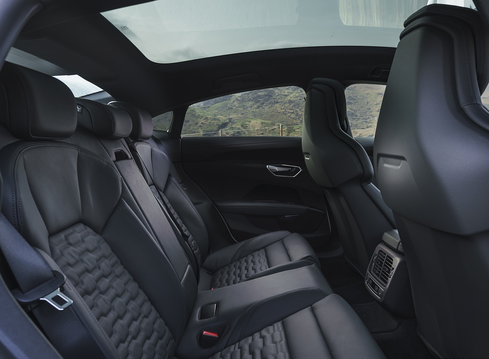 2022 Audi e-tron GT (UK-Spec) Interior Rear Seats Wallpapers #40 of 49
