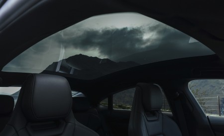 2022 Audi e-tron GT (UK-Spec) Panoramic Roof Wallpapers 450x275 (37)
