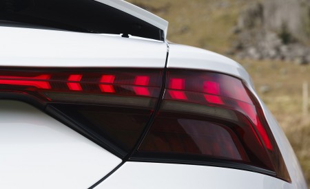 2022 Audi e-tron GT (UK-Spec) Tail Light Wallpapers 450x275 (32)