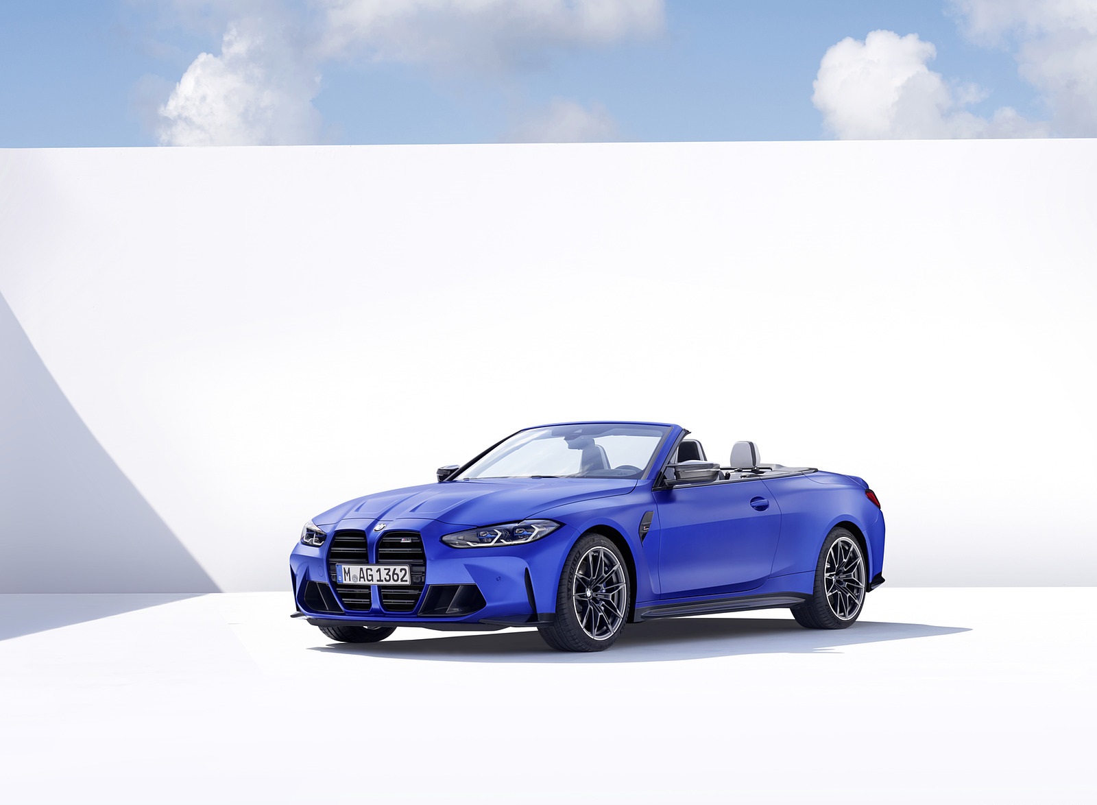 2022 BMW M4 Competition Convertible M xDrive Front Three-Quarter Wallpapers  #25 of 98