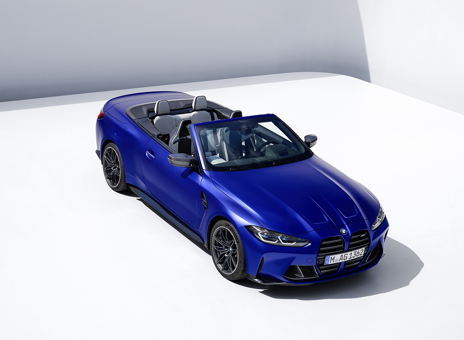 2022 BMW M4 Competition Convertible M xDrive Front Three-Quarter Wallpapers #39 of 98