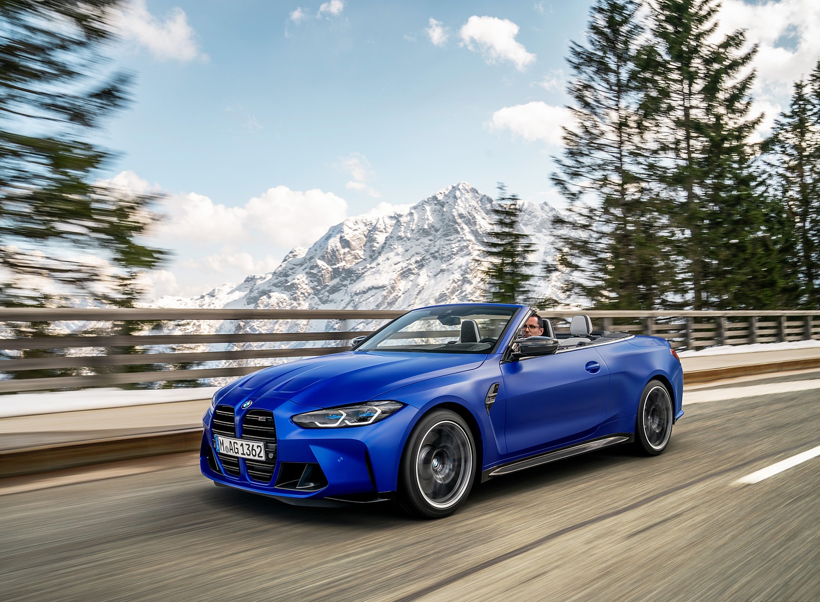 2022 BMW M4 Competition Convertible M xDrive Front Three-Quarter Wallpapers #14 of 98
