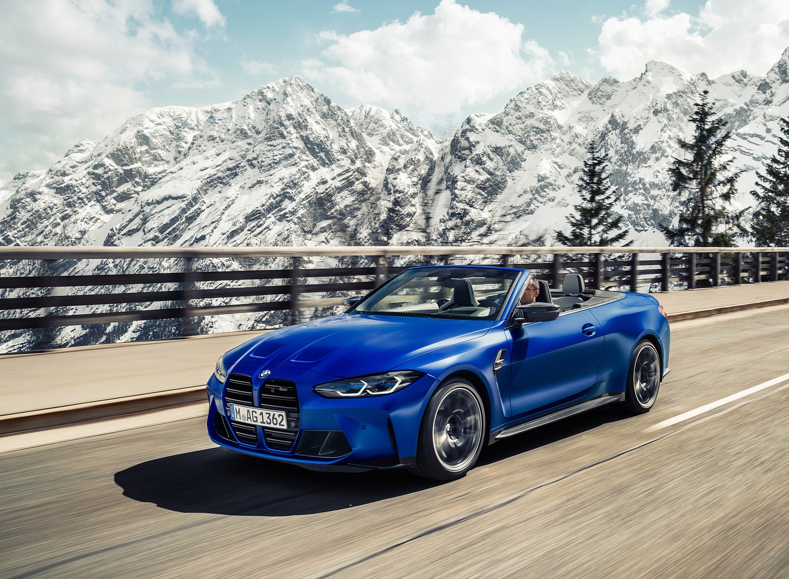2022 BMW M4 Competition Convertible M xDrive Front Three-Quarter Wallpapers (8)
