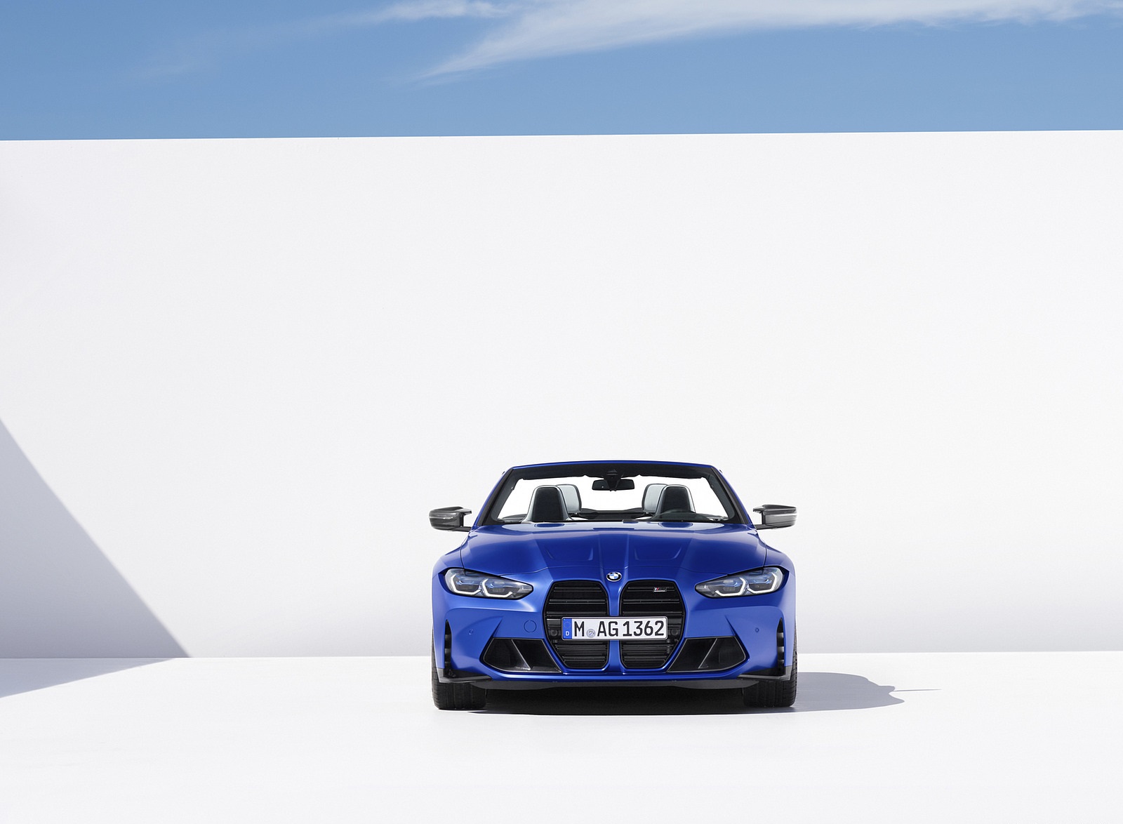 2022 BMW M4 Competition Convertible M xDrive Front Wallpapers  #27 of 98