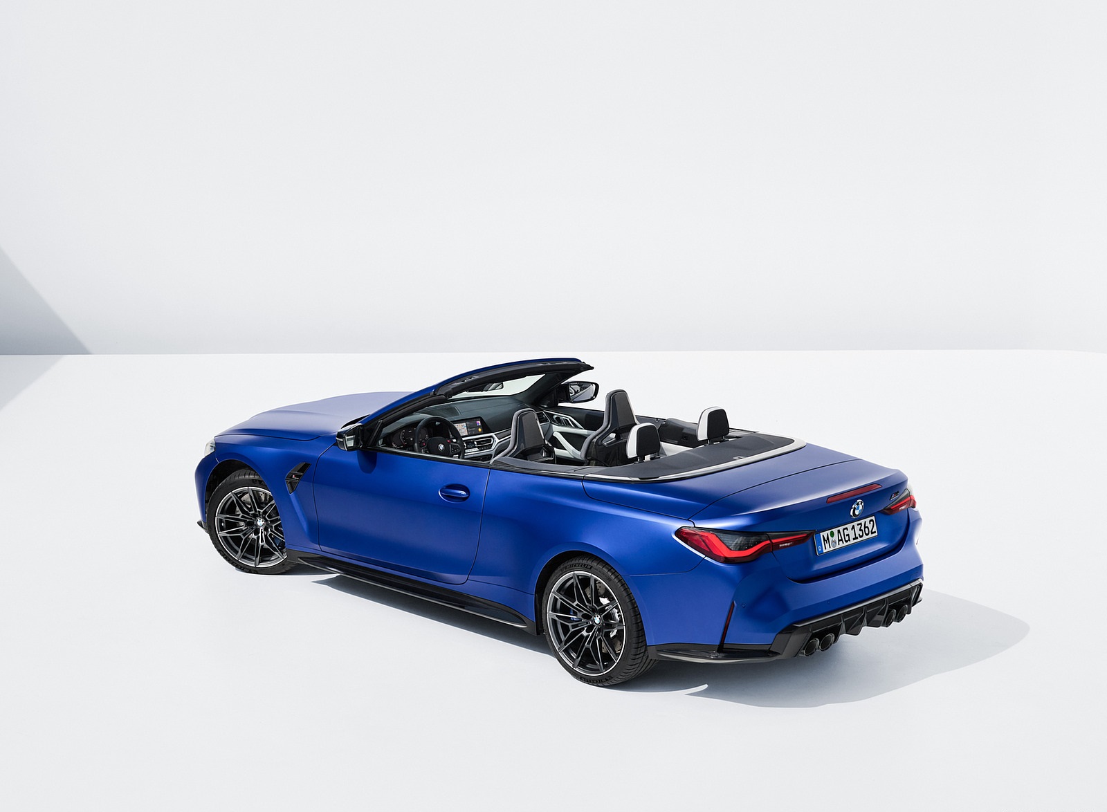 2022 BMW M4 Competition Convertible M xDrive Rear Three-Quarter Wallpapers #51 of 98
