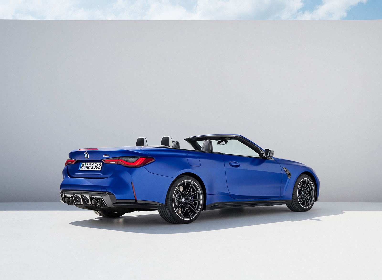 2022 BMW M4 Competition Convertible M xDrive Rear Three-Quarter Wallpapers #29 of 98