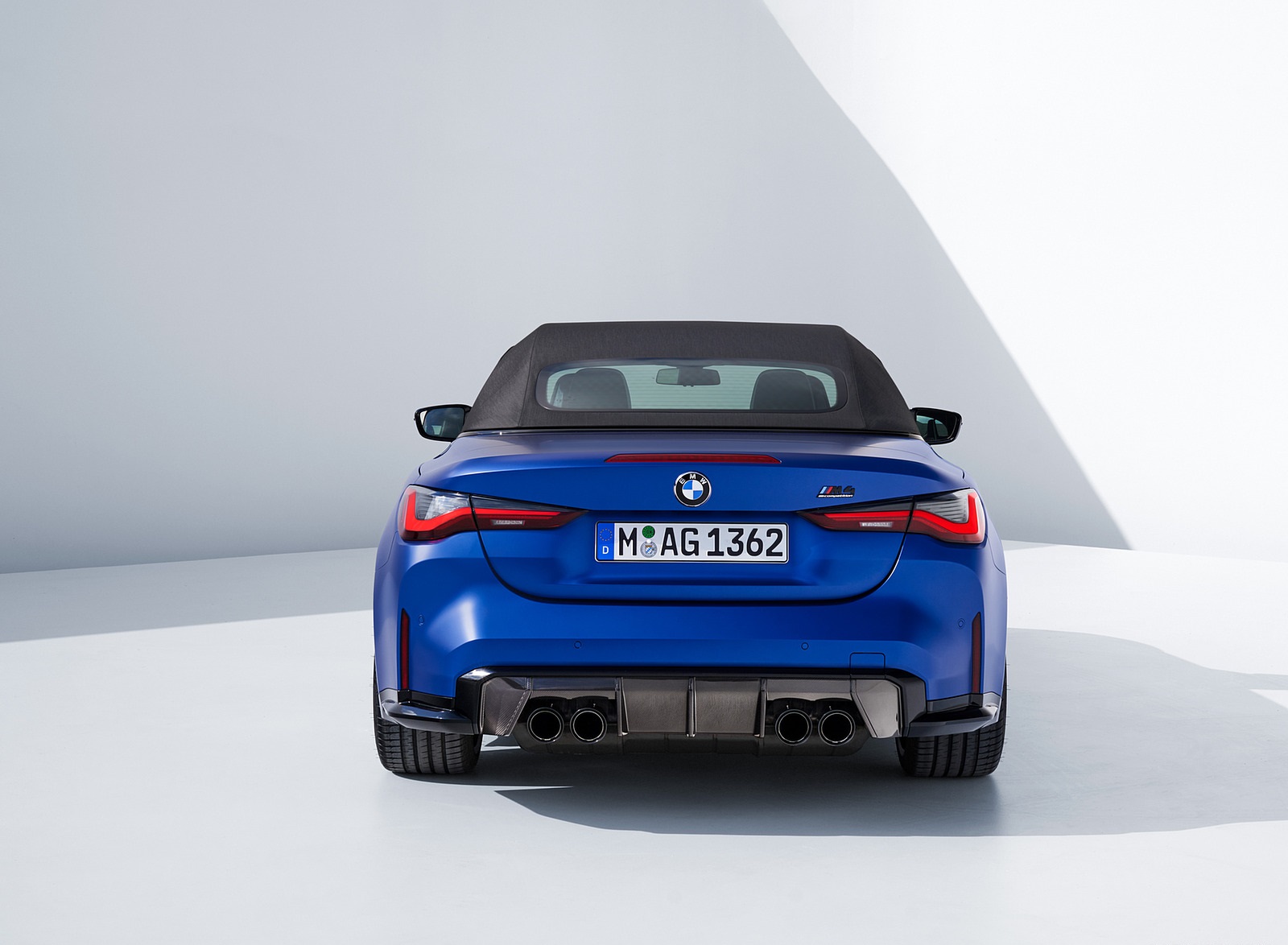 2022 BMW M4 Competition Convertible M xDrive Rear Wallpapers #53 of 98