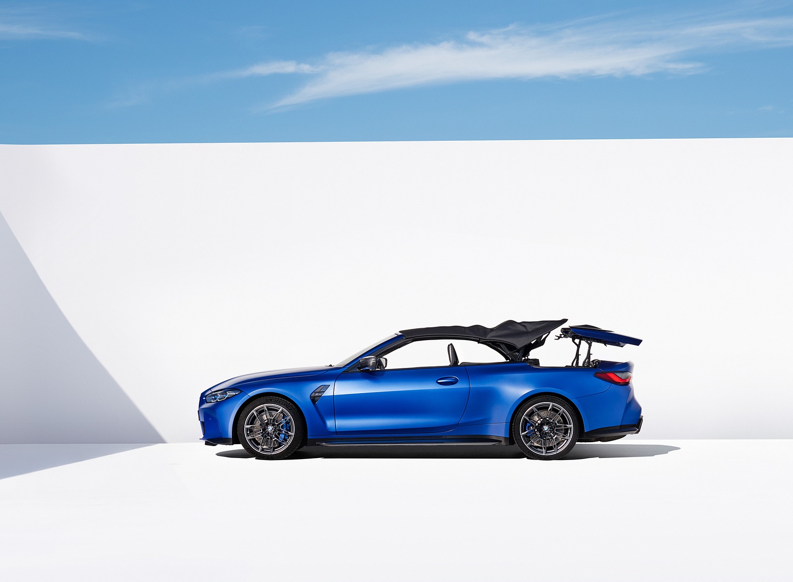 2022 BMW M4 Competition Convertible M xDrive Side Wallpapers  #32 of 98