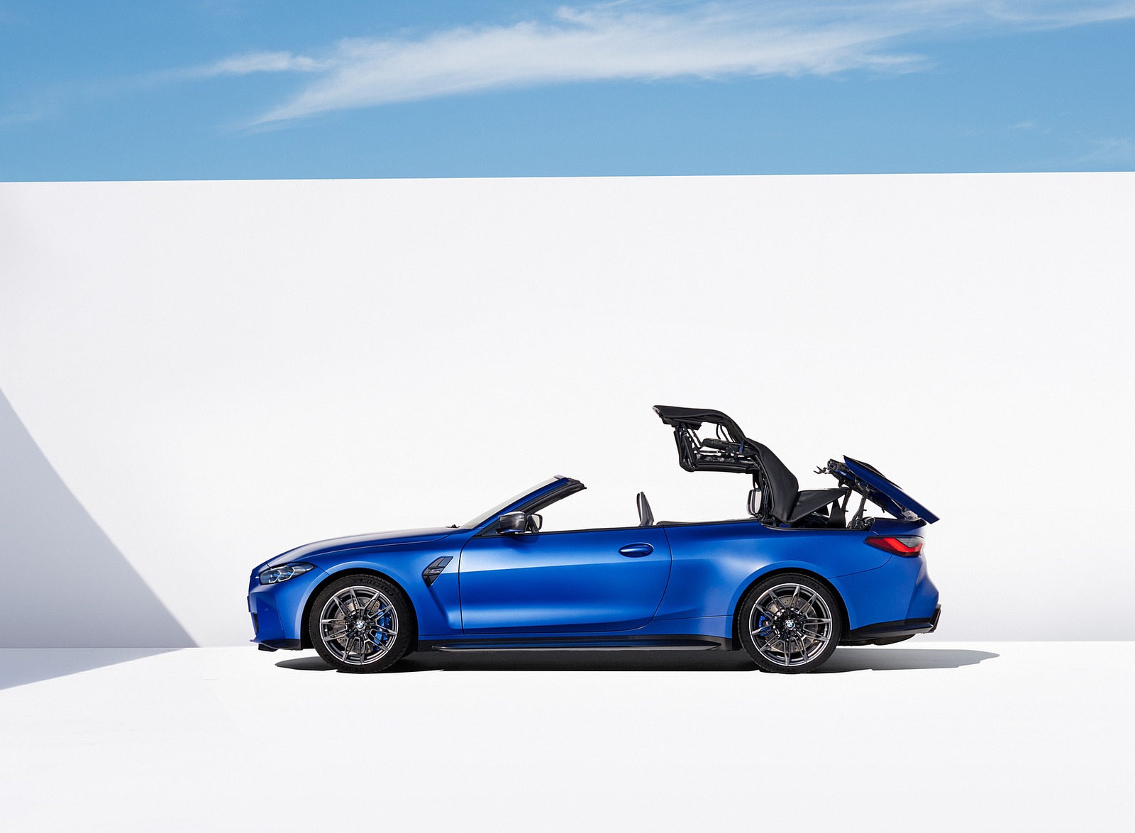 2022 BMW M4 Competition Convertible M xDrive Side Wallpapers  #33 of 98