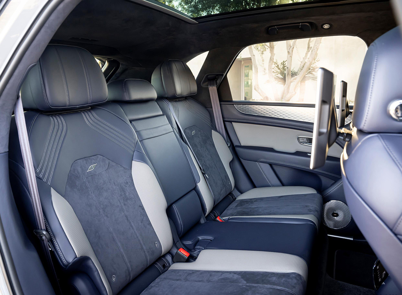 2022 Bentley Bentayga S Interior Rear Seats Wallpapers #60 of 60