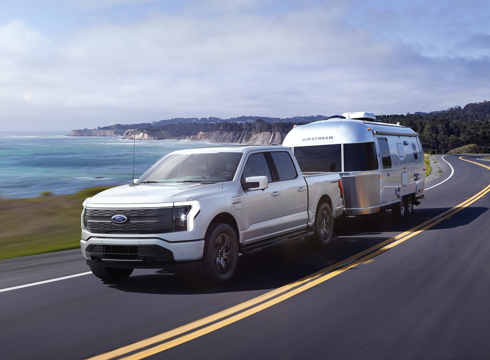 2022 Ford F-150 Lightning Lariat Front Three-Quarter Wallpapers (1). Download Wallpaper