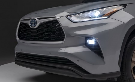 2022 Toyota Highlander Bronze Edition Headlight Wallpapers 450x275 (8)