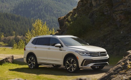 2022 Volkswagen Tiguan SEL R-Line (Color: Oryx White) Front Three-Quarter Wallpapers 450x275 (11)