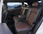 2022 Volkswagen Tiguan SEL R-Line (Color: Oryx White) Interior Rear Seats Wallpapers 150x120 (25)