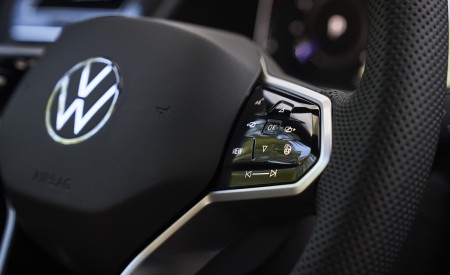 2022 Volkswagen Tiguan SEL R-Line (Color: Oryx White) Interior Steering Wheel Wallpapers 450x275 (19)