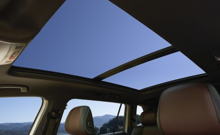 2022 Volkswagen Tiguan SEL R-Line (Color: Oryx White) Panoramic Roof Wallpapers 450x275 (20)