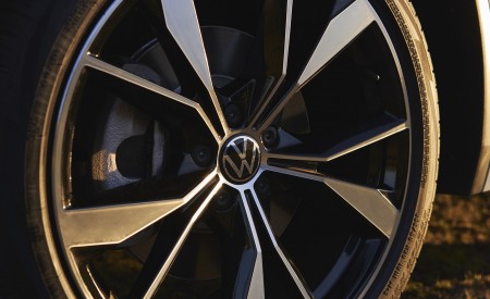 2022 Volkswagen Tiguan SEL R-Line (Color: Oryx White) Wheel Wallpapers 450x275 (18)