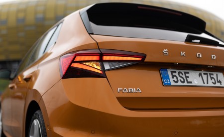 2022 Škoda Fabia Tail Light Wallpapers  450x275 (99)