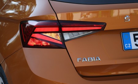 2022 Škoda Fabia Tail Light Wallpapers 450x275 (98)