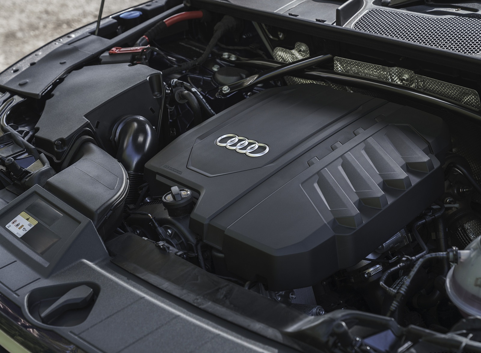 2021 Audi Q5 Sportback (UK-Spec) Engine Wallpapers #72 of 97