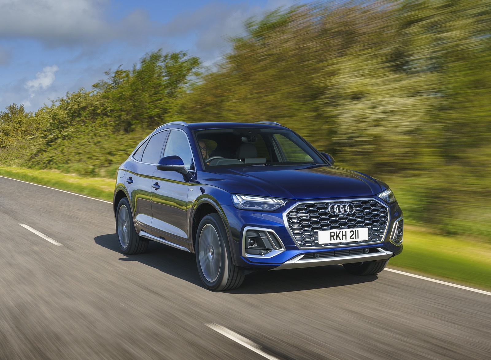 2021 Audi Q5 Sportback (UK-Spec) Front Three-Quarter Wallpapers (1)