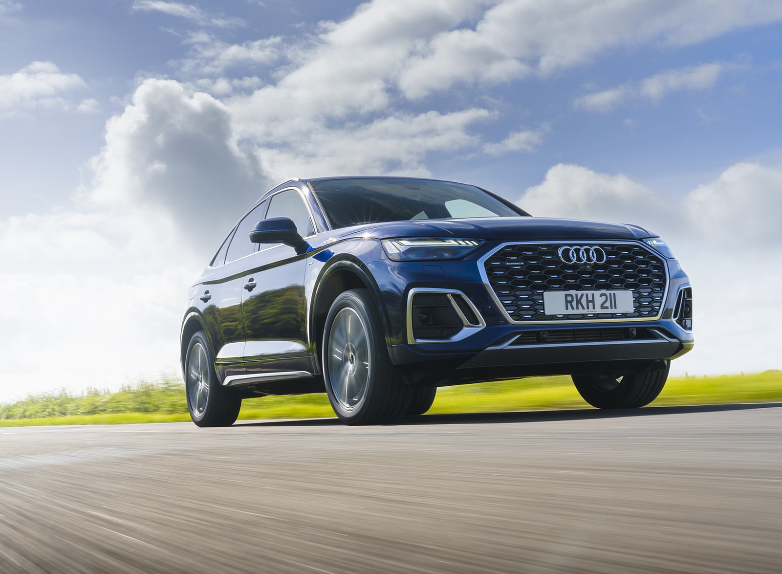 2021 Audi Q5 Sportback (UK-Spec) Front Three-Quarter Wallpapers (2)