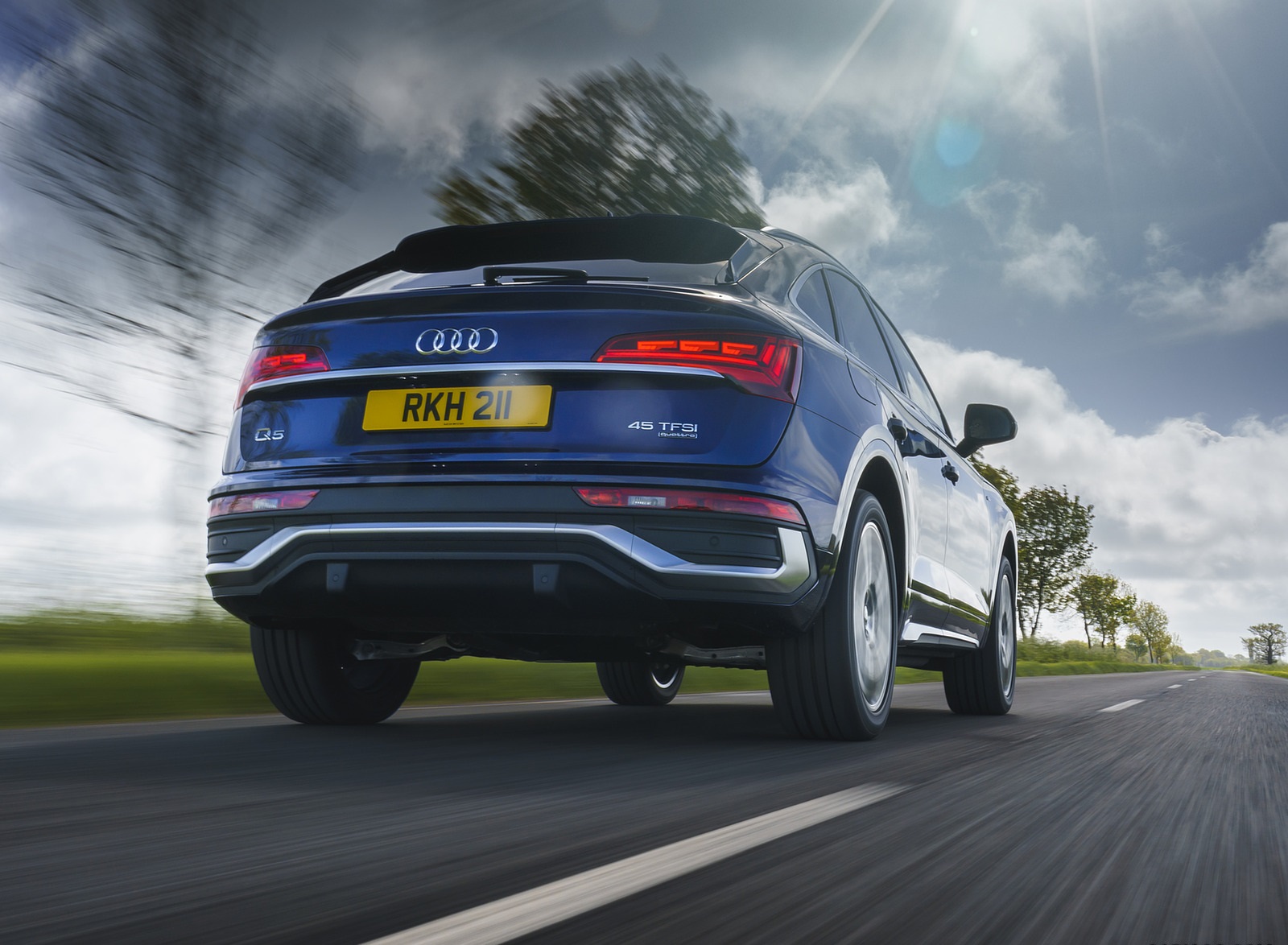 2021 Audi Q5 Sportback (UK-Spec) Rear Wallpapers  (6)