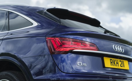 2021 Audi Q5 Sportback (UK-Spec) Tail Light Wallpapers 450x275 (71)