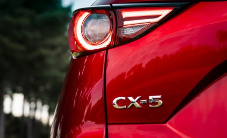 2021 Mazda CX-5 Kuro Edition Tail Light Wallpapers 450x275 (65)