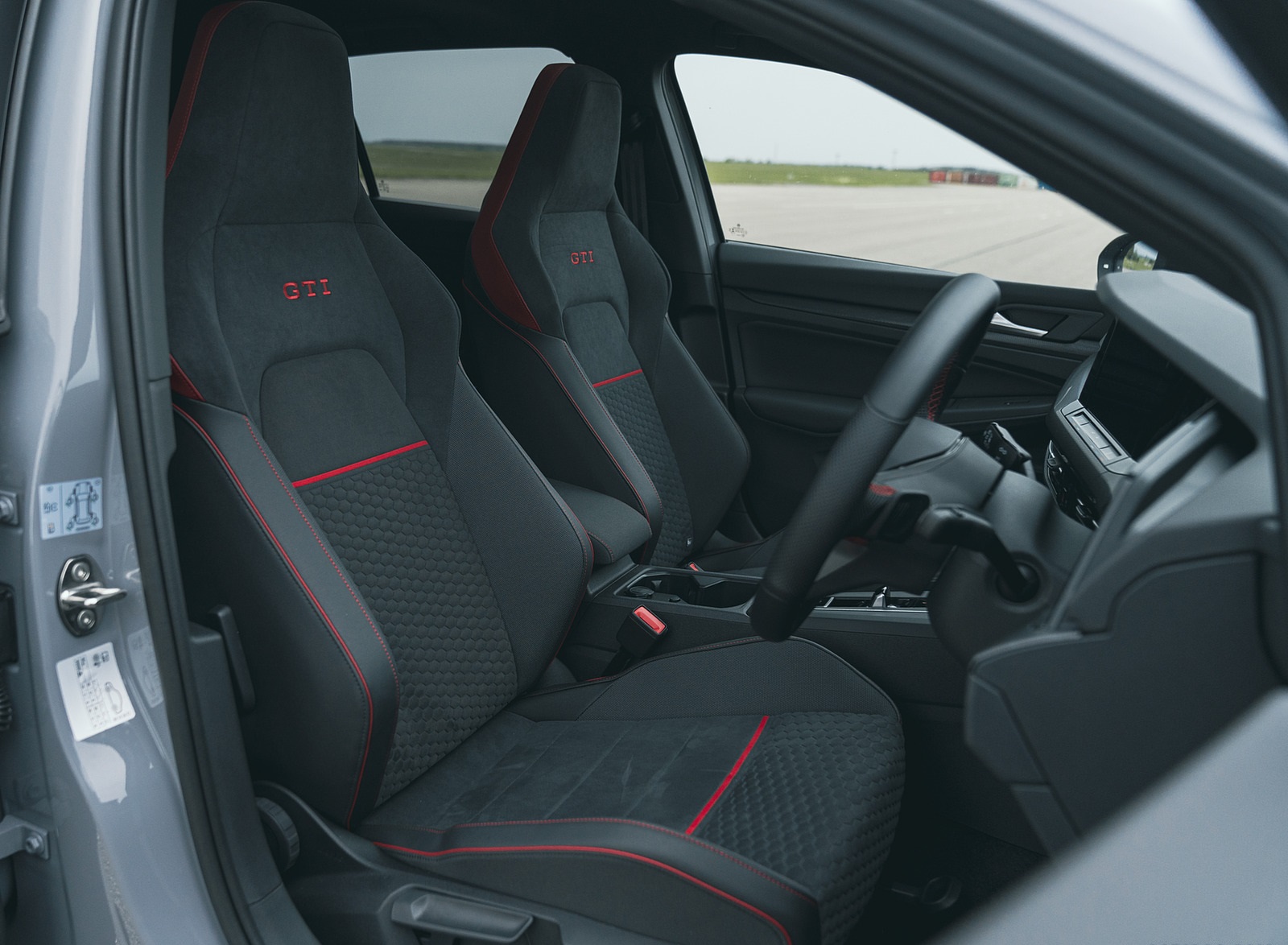 2021 Volkswagen Golf GTI Mk VIII Clubsport 45 (UK-Spec) Interior Front Seats Wallpapers #39 of 42