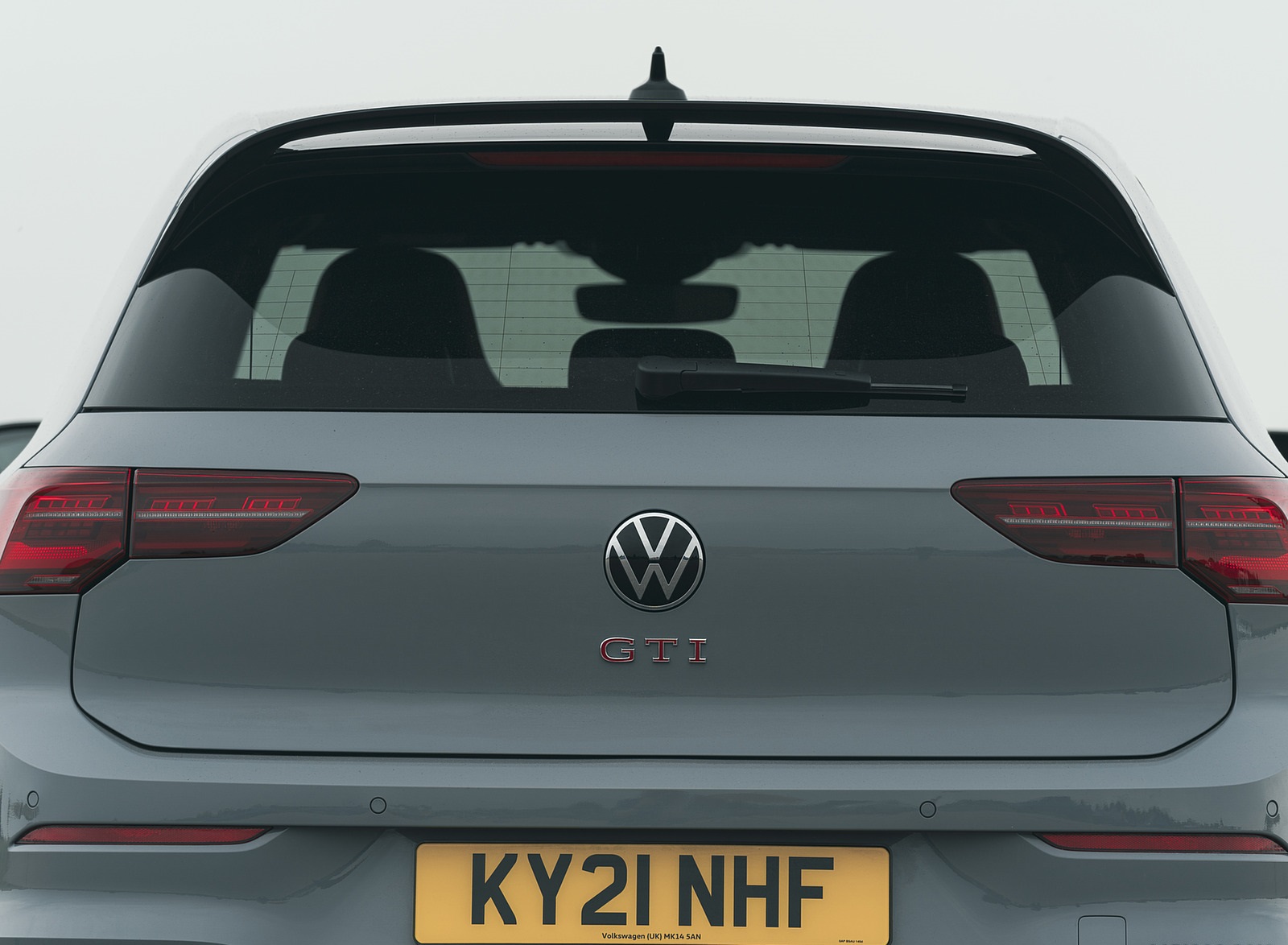 2021 Volkswagen Golf GTI Mk VIII Clubsport 45 (UK-Spec) Rear Wallpapers #38 of 42