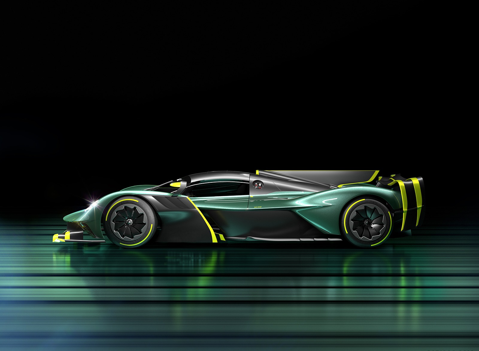 2022 Aston Martin Valkyrie AMR Pro Side Wallpapers (4)