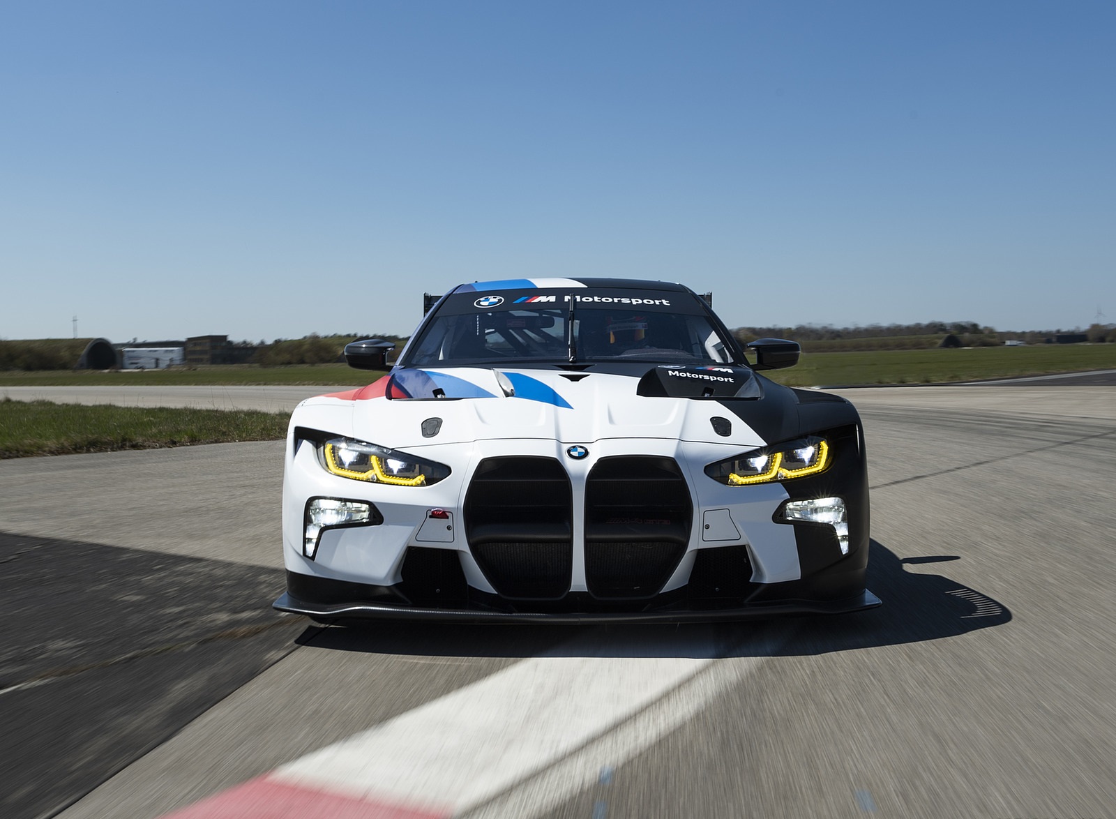 2022 BMW M4 GT3 Front Wallpapers (6)