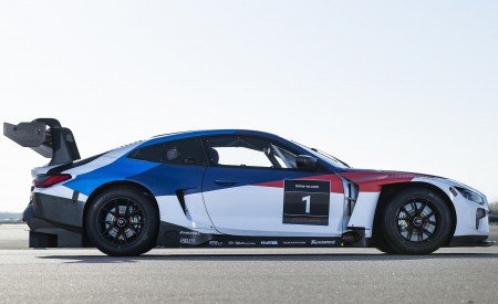 2022 BMW M4 GT3 Side Wallpapers 450x275 (22)