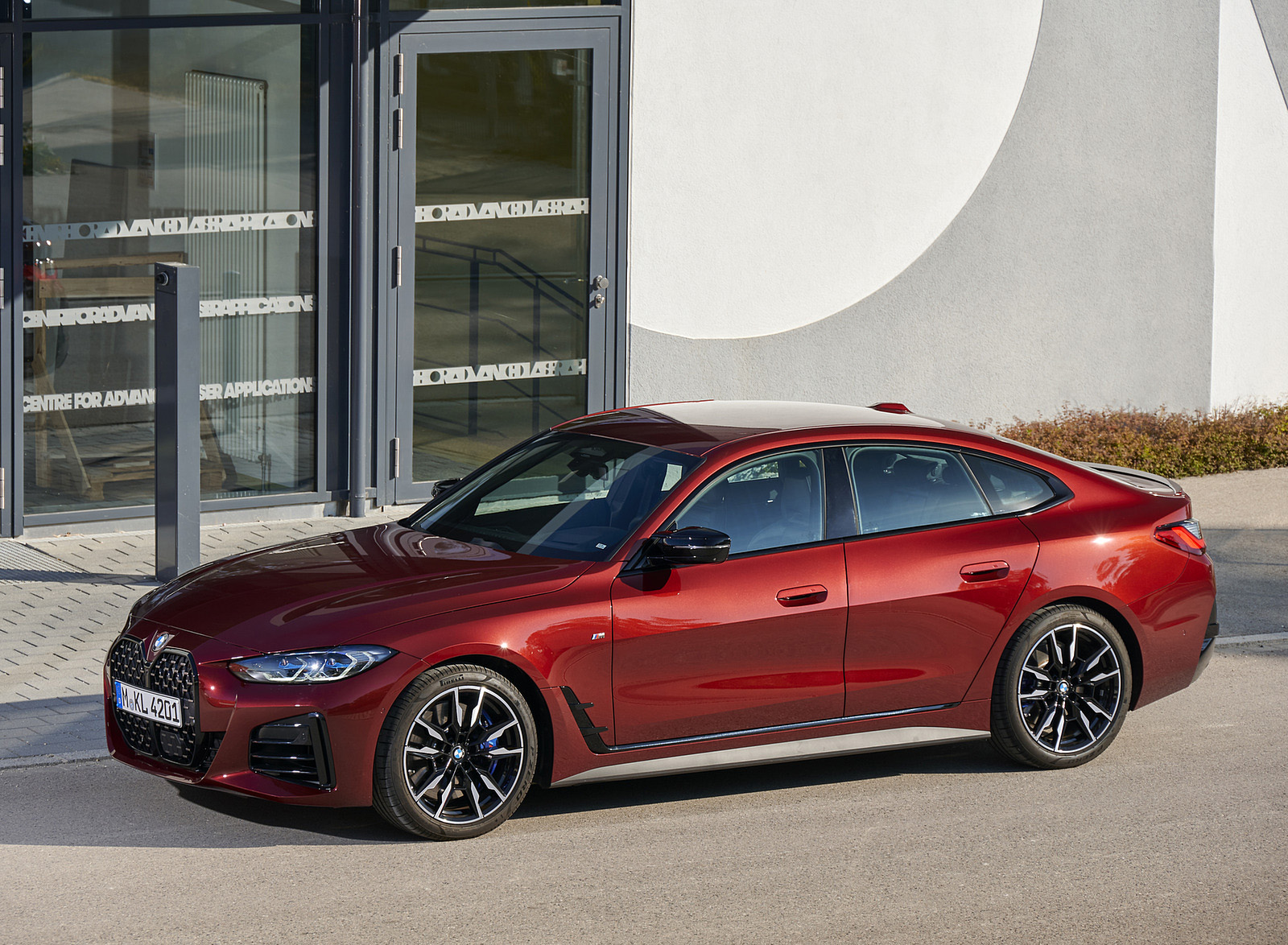2022 BMW M440i xDrive Gran Coupe (Color: Aventurine Red) Front Three-Quarter Wallpapers #76 of 143
