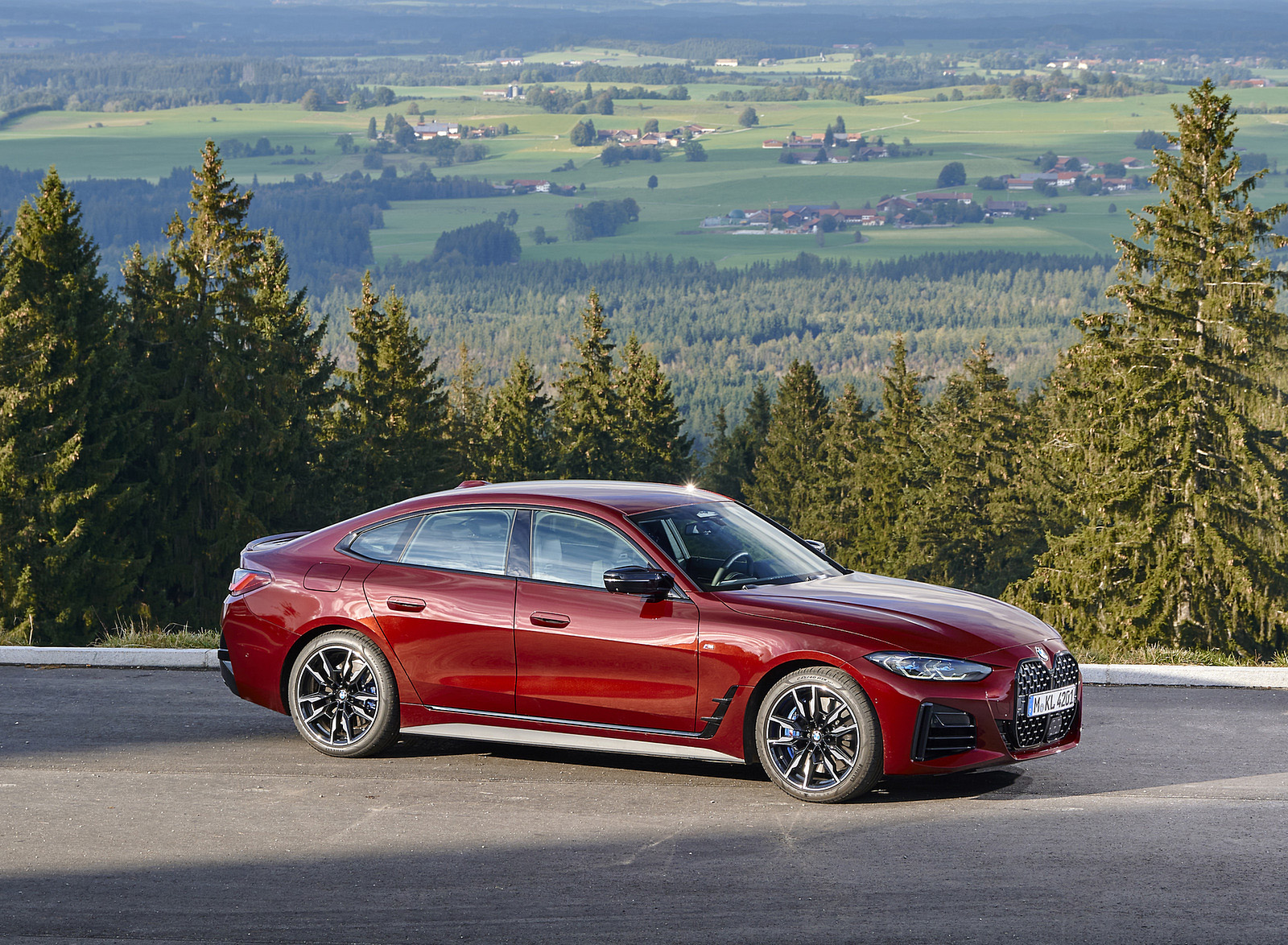 2022 BMW M440i xDrive Gran Coupe (Color: Aventurine Red) Front Three-Quarter Wallpapers #97 of 143