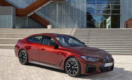 2022 BMW M440i xDrive Gran Coupe (Color: Aventurine Red) Front Three-Quarter Wallpapers 450x275 (85)