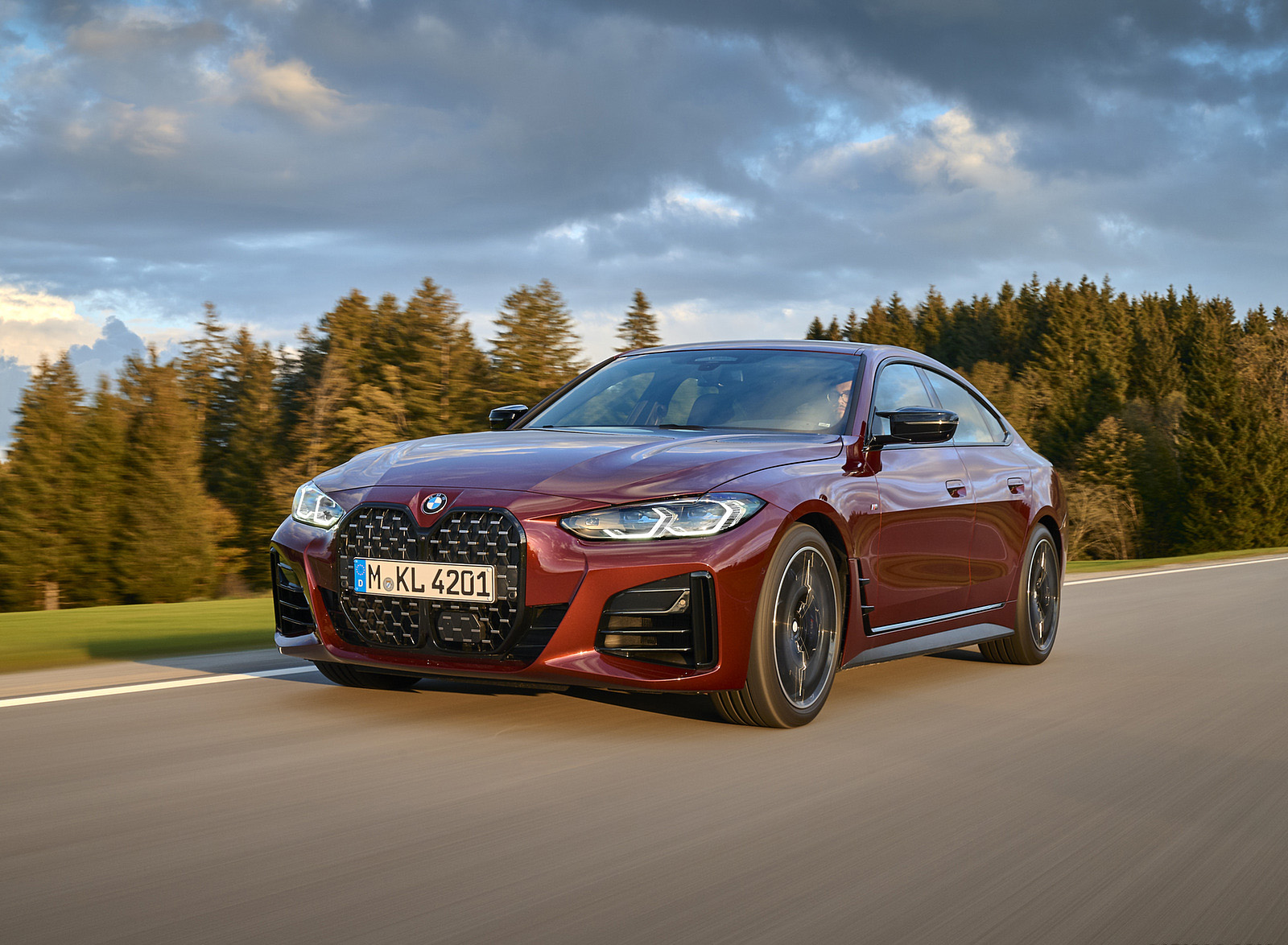 2022 BMW M440i xDrive Gran Coupe (Color: Aventurine Red) Front Three-Quarter Wallpapers #49 of 143
