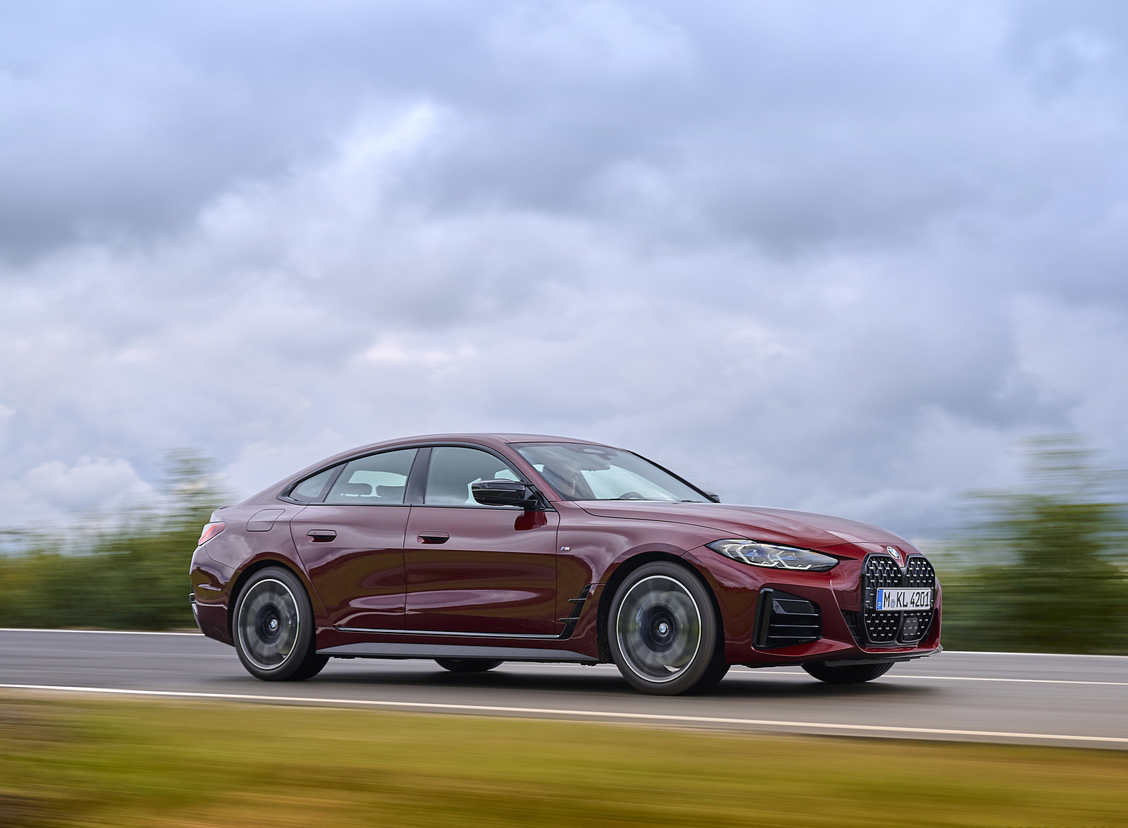 2022 BMW M440i xDrive Gran Coupe (Color: Aventurine Red) Front Three-Quarter Wallpapers #43 of 143