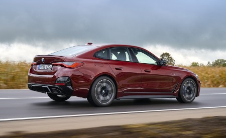 2022 BMW M440i xDrive Gran Coupe (Color: Aventurine Red) Rear Three-Quarter Wallpapers 450x275 (44)