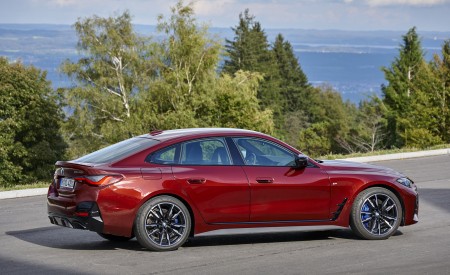 2022 BMW M440i xDrive Gran Coupe (Color: Aventurine Red) Rear Three-Quarter Wallpapers 450x275 (101)