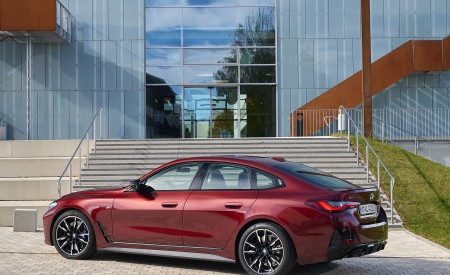 2022 BMW M440i xDrive Gran Coupe (Color: Aventurine Red) Rear Three-Quarter Wallpapers 450x275 (90)