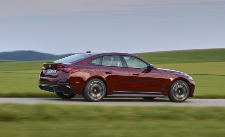 2022 BMW M440i xDrive Gran Coupe (Color: Aventurine Red) Rear Three-Quarter Wallpapers 450x275 (74)