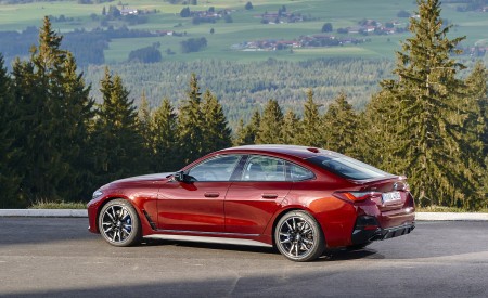 2022 BMW M440i xDrive Gran Coupe (Color: Aventurine Red) Side Wallpapers 450x275 (107)