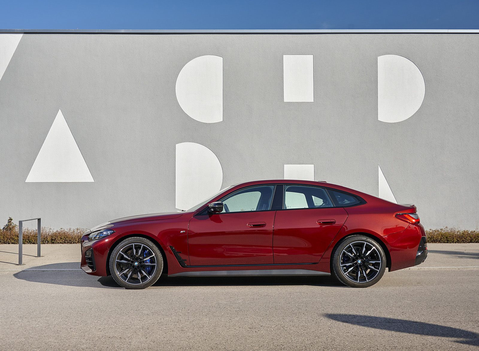 2022 BMW M440i xDrive Gran Coupe (Color: Aventurine Red) Side Wallpapers #82 of 143