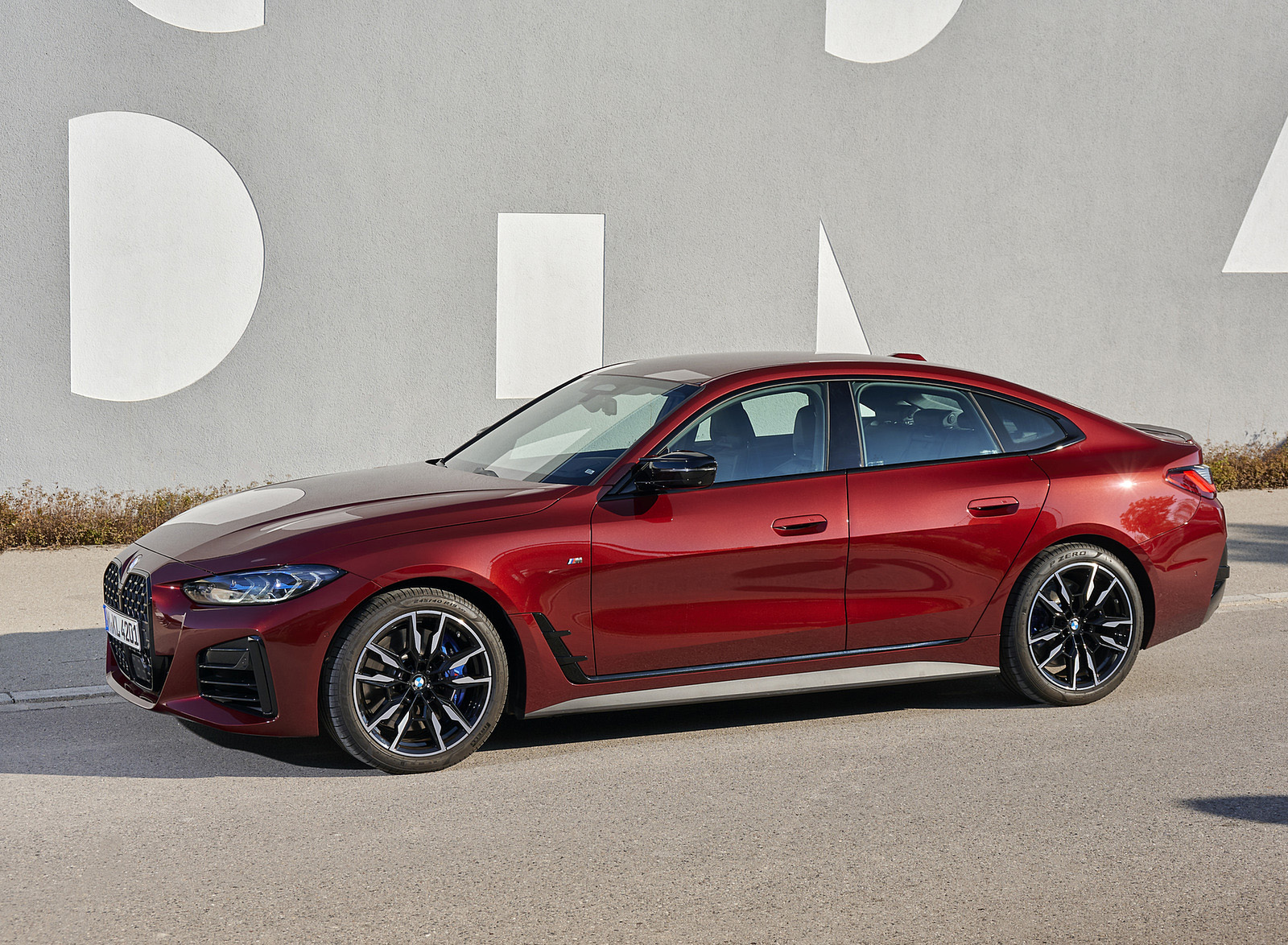 2022 BMW M440i xDrive Gran Coupe (Color: Aventurine Red) Side Wallpapers #83 of 143