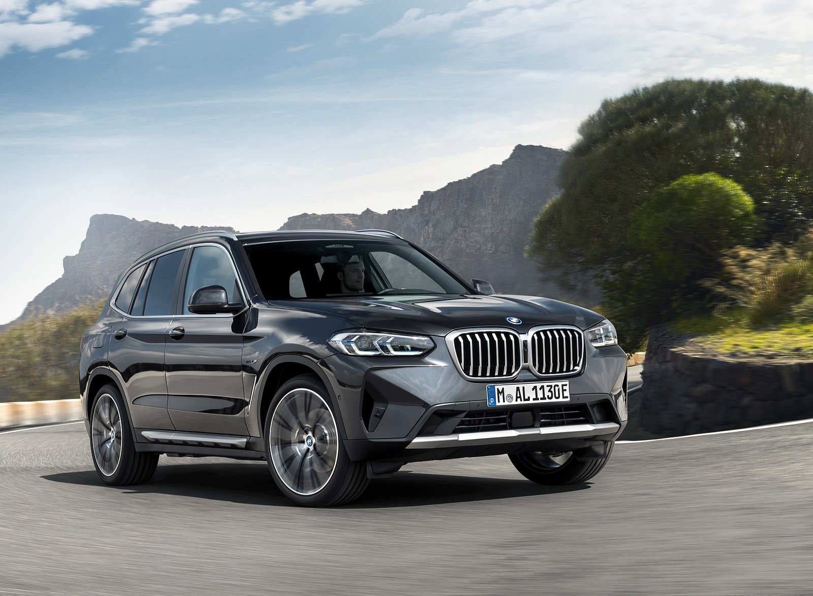 2022 BMW X3 xDrive 30e Front Three-Quarter Wallpapers  (1)