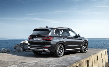 2022 BMW X3 xDrive 30e Rear Three-Quarter Wallpapers 450x275 (17)