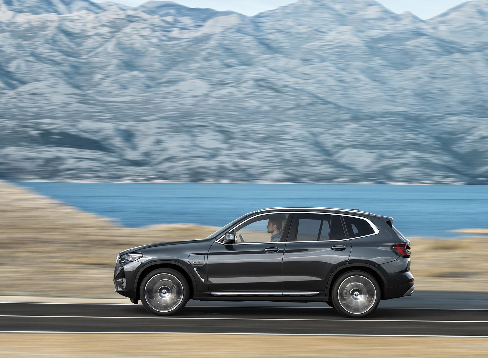 2022 BMW X3 xDrive 30e Side Wallpapers (8)